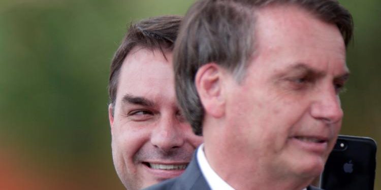 Bolsonaro se esquiva e Moro silencia sobre morte de miliciano na Bahia