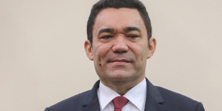 TRE-CE cassa mandatos de Genecias Noronha e Aderlânia Noronha