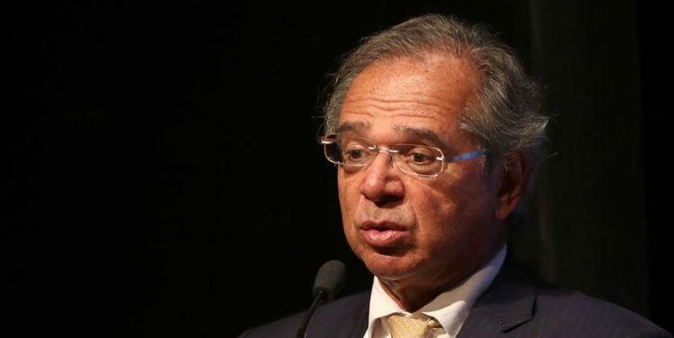 Guedes: ‘Empregada doméstica indo pra Disneylândia, uma festa danada. Peraí’