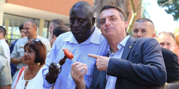 Bolsonaro diz que deputado negro deu uma ‘queimadinha’