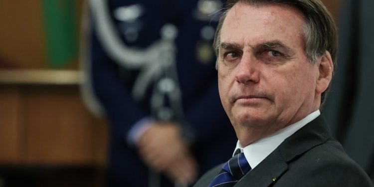 Antes de fala de Bolsonaro, CNI acionou STF para facilitar demissão de pessoas com HIV