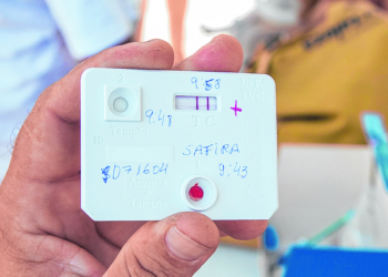 O teste rápido para detecção de Leishmaniose é prático e seguro. O método é bastante utilizado em campanhas (Foto: Reinaldo Jorge)