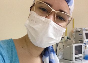 Liliany Mirelly Bezerra Alves, 21 anos, passou em Medicina durante tratamento de câncer (Foto: Arquivo pessoal)