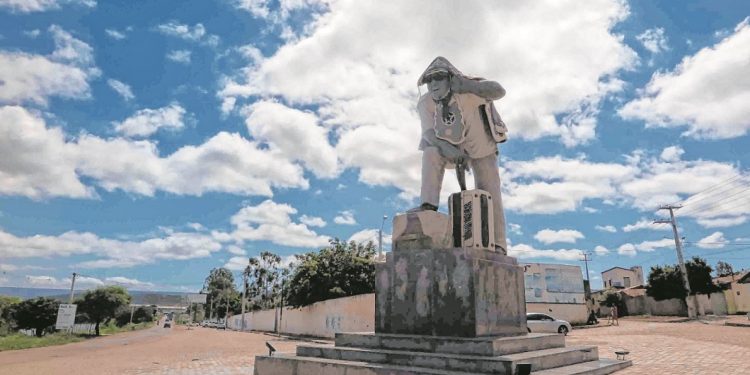 Sem recursos, complexo de Gonzagão, em Exu, enfrenta problemas