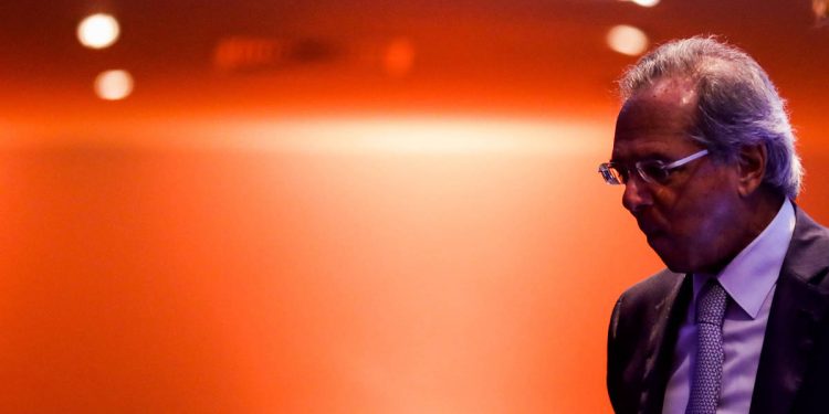 Parasita é o sistema financeiro protegido por Guedes, diz sindicato de servidores