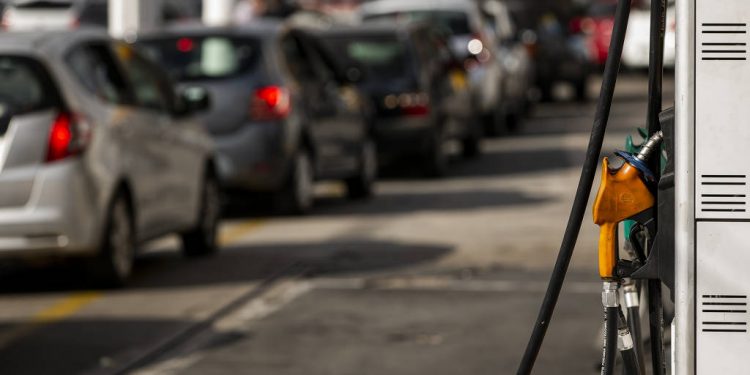 Bolsonaro anuncia projeto para mudar cobrança de ICMS sobre combustíveis