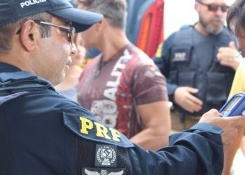 As outras infrações mais recorrentes foram a ultrapassagem indevida e falta de uso de equipamentos de segurança (Foto: Reprodução/PRF)