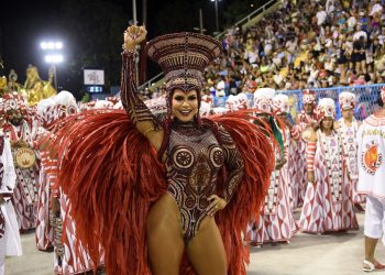 Viradouro encerra jejum de 23 anos e é campeã do Carnaval do Rio