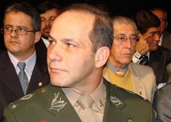 ‘Não autorizo uso de minha imagem’, diz general sobre propaganda de ato anti-Congresso
