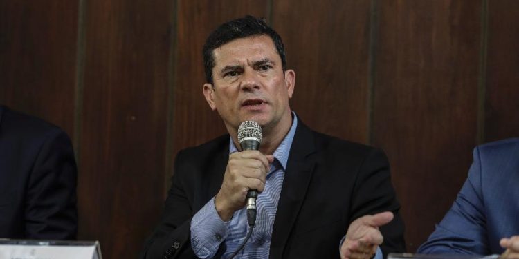 Sergio Moro diz que motim de policiais no CE é “ilegal”