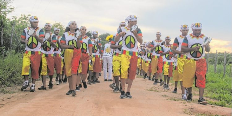 Escolas de samba do interior do Ceará fortalecem tradição