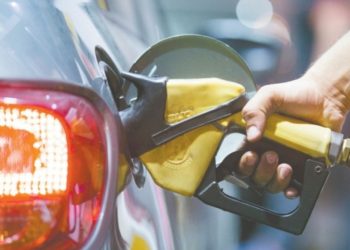 Em Fortaleza, o preço médio do litro da gasolina recuou 0,73% na comparação semanal e 1,83% na comparação mensal, fechando a R$ 4,590