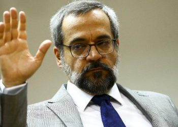 “Paulo Freire e kit gay não têm vez”, diz Weintraub ao apresentar material