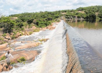 Açude Caldeirões, no município de Saboeiro, está entre os 62 reservatórios que sangraram no Ceará (Foto: Honório Barbosa)