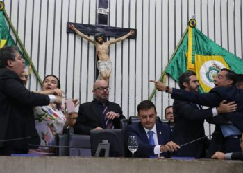 Deputados trocam insultos e quase partem para agressão física na Assembleia Legislativa