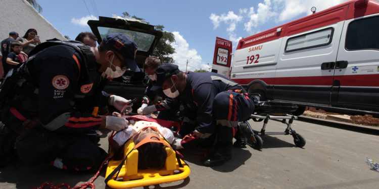 Governo do Ceará entrega nova base e ambulâncias do SAMU em Crato e Jardim