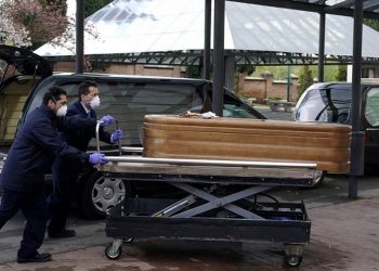 Coronavírus: idosos abandonados são encontrados mortos em asilos