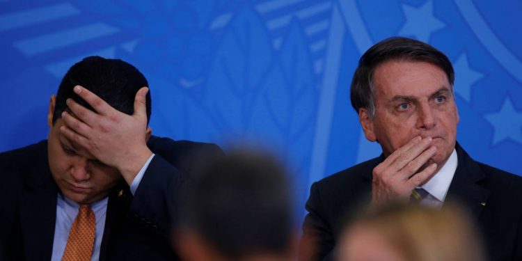 Governo Bolsonaro vai permitir que empresas cortem jornada e salários pela metade devido ao coronavírus