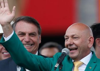 Bolsonarista, dono da Havan defende cortar salários, liberar FGTS e adiar eleições