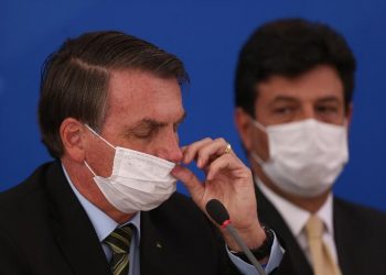 O presidente Jair Bolsonaro e o ministro da Saúde, Luiz Henrique Mandetta, em coletiva sobre o coronavírus no Brasil (Foto: Pedro Ladeira/Folhapress)