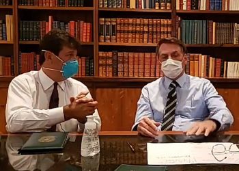 Emissora de TV desmente Eduardo e confirma: ‘Bolsonaro testou positivo para coronavírus’