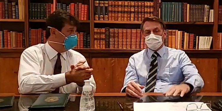 Emissora de TV desmente Eduardo e confirma: ‘Bolsonaro testou positivo para coronavírus’