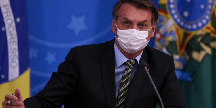 Coronavírus: Em pronunciamento, Bolsonaro critica fechamento de escolas, ataca governadores e culpa mídia