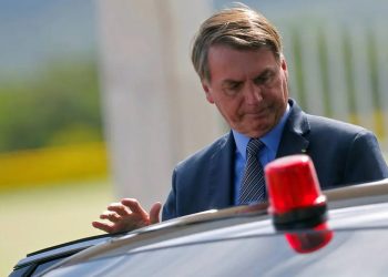 Primeiro pedido de impeachment de Bolsonaro chega à Câmara