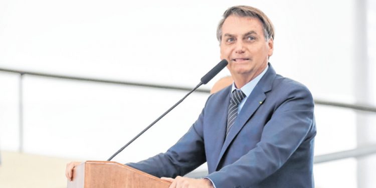 ‘Tudo cascata para ganhar indenização’, diz Bolsonaro sobre denúncias de torturas no regime militar