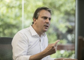 Camilo vê chantagem de PMs e diz que motim foi muito mais político do que salarial
