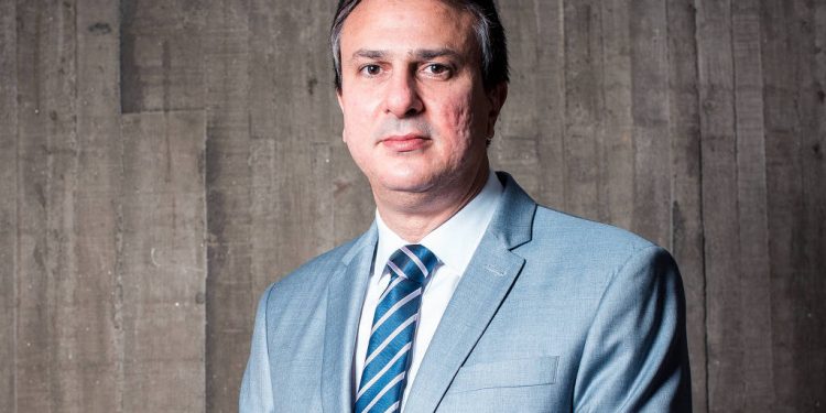 Camilo defende Cid Gomes e diz que união de forças acabou com motim