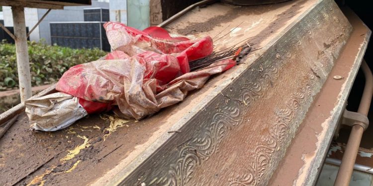 Chuva derruba muro e arrasta covas de cemitério em Crato