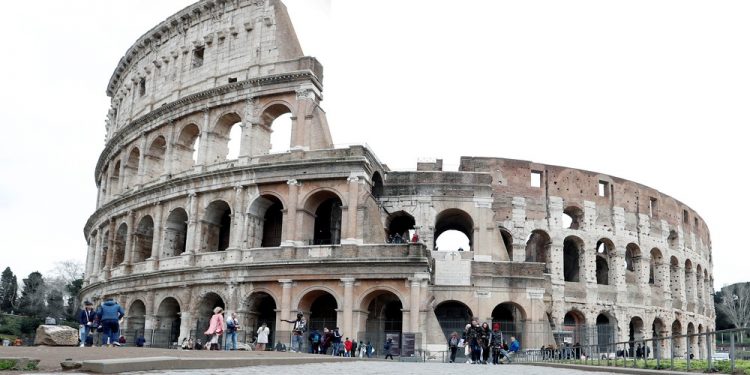 Avanço do coronavírus: Itália põe parte do país em quarentena e manda fechar cinemas, teatros e museus