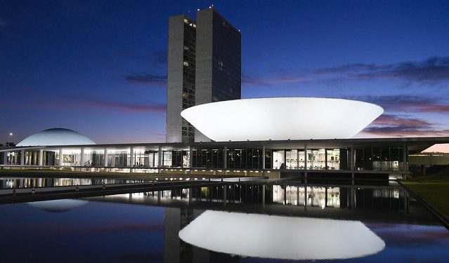 Senadores contrariam Bolsonaro e assinam carta pelo isolamento social