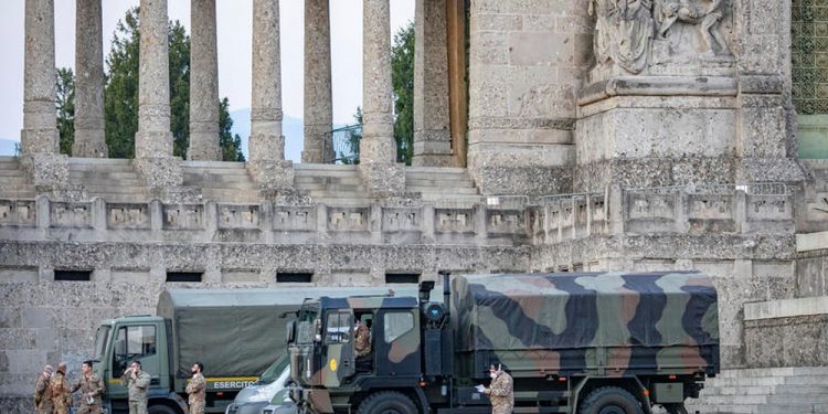 ‘Não é como uma gripe, é uma pneumonia muito severa’, dizem médicos de hospital na Itália