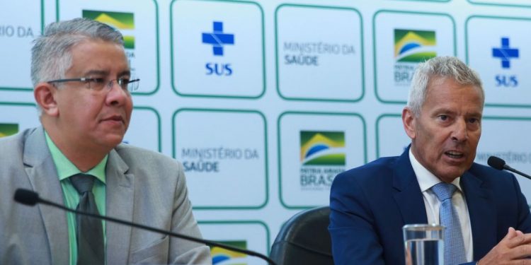 Coronavírus: Ministério da Saúde confirma 8 casos e vírus se alastra pelo Brasil