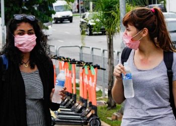 Coronavírus: Quase 50% dos casos graves no Brasil estão abaixo dos 60 anos