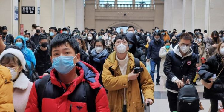 Pandemia de coronavírus pode durar até dois anos, afirma estudo