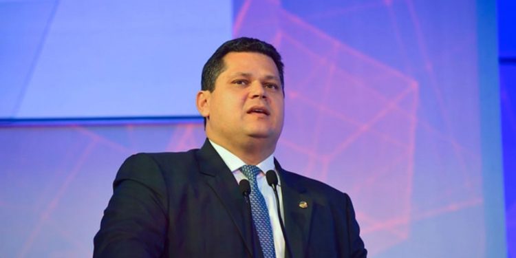 Presidente do Senado, Davi Alcolumbre, confirma teste positivo para o coronavírus