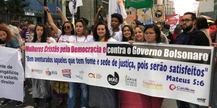 Bolsonaro não é cristão coisa nenhuma, dizem evangélicas em protesto
