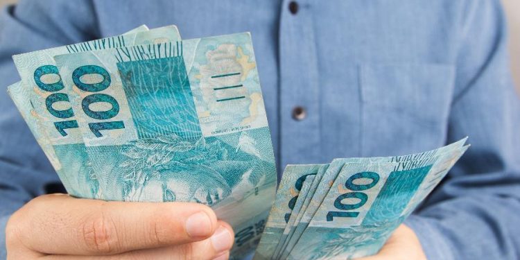 Senado aprova auxílio de R$ 600 a trabalhadores informais por 3 meses