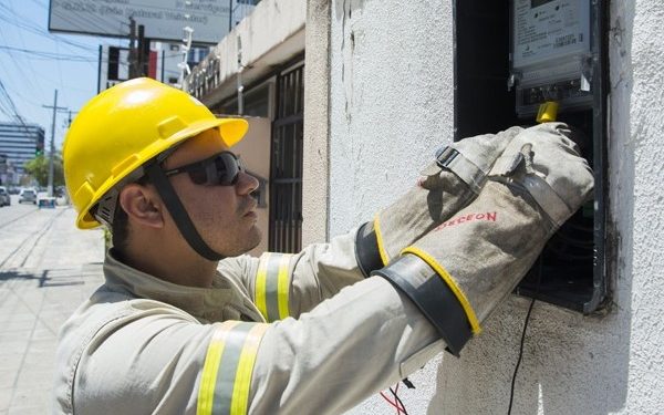 Após decisão da Justiça, Enel deve restabelecer fornecimento de energia e não pode fazer novos cortes