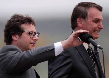 Bolsonaro é suspeito de estar com coronavírus; Secretário que viajou com o presidente para os EUA testa positivo