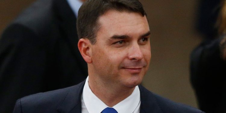 Flávio Bolsonaro tenta mais uma vez paralisar investigação sobre ‘rachadinha’