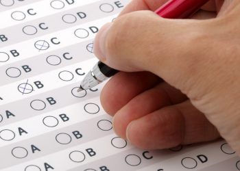 Prefeitura de Jaguaribe abre concurso público para 231 vagas; salário de até R$ 9,8 mil