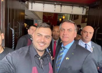 Garçom escalado para atender Bolsonaro em Miami chama Lula de ‘crush’