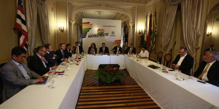 Governadores do Nordeste se dizem indignados com Bolsonaro e criticam ação contra isolamento em pandemia