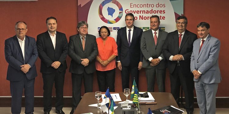 Governadores do NE consultam China e pedem material para tratar covid-19