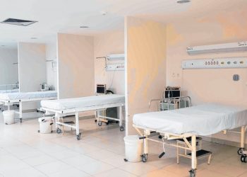 No Hospital Regional do Cariri, foram criados 60 leitos exclusivos ao Covid-19, sendo 19 de UTI (Foto: Raquel Oliveira)