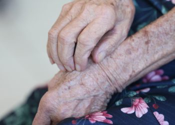 Por falta de repasse do Ministério da Saúde, remédios para Alzheimer estão em falta no SUS do Ceará